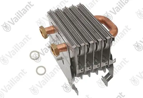 Vaillant Wärmetauscher mit vier Lamellensträngen, zwei Kupferanschlüssen und separaten Dichtungen, montiert auf einem Metallrahmen.